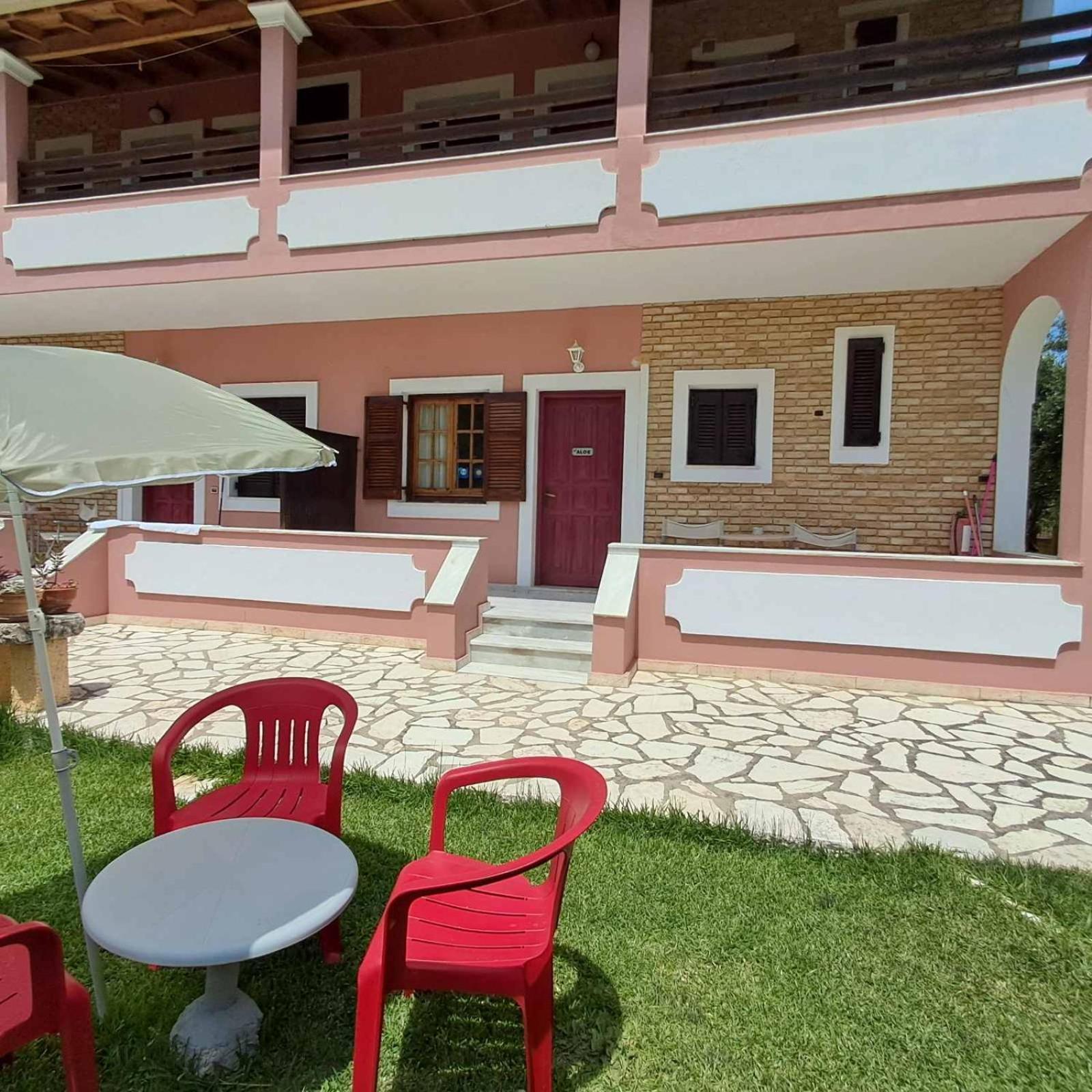 Olga's Garden Apartment *
