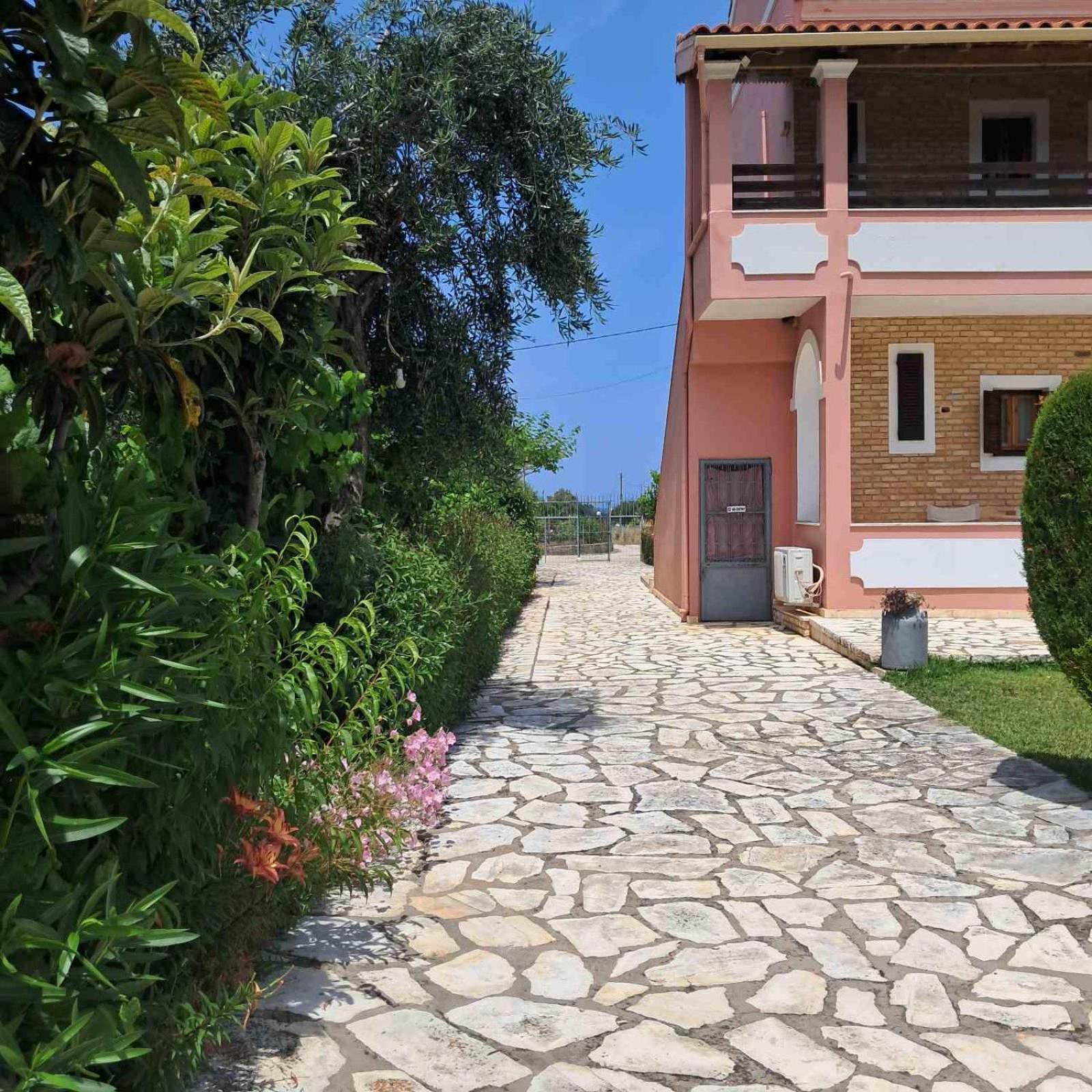 Olga's Garden Apartment *